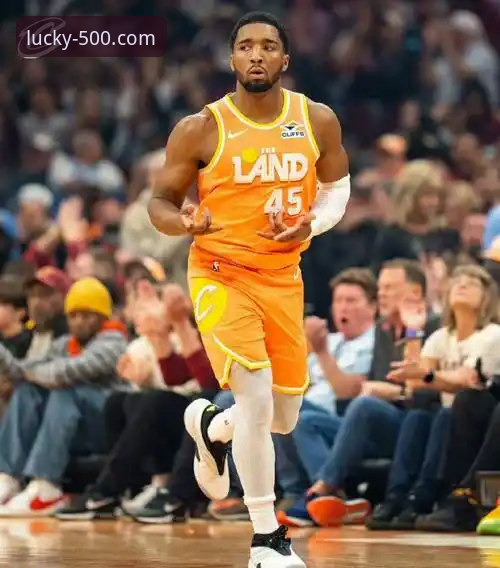 彩票怎么充值 骑士险胜魔术背后:球星对轰与关键时刻的数据博弈